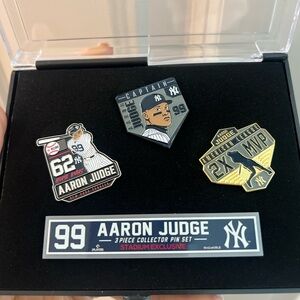 New York Yankees Collector Pin Set - Black, Gold, Gray